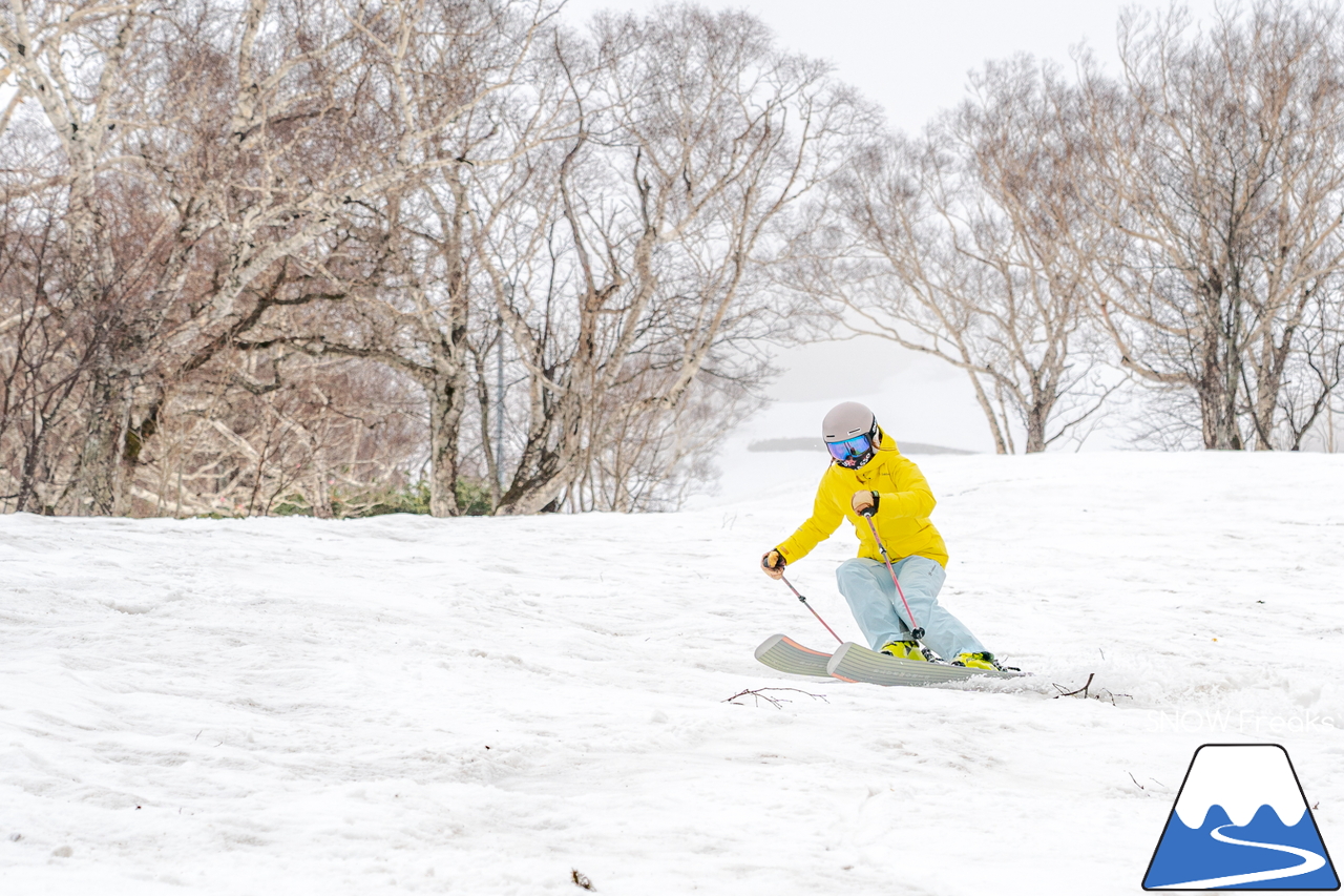 5月になっても雪たっぷり。山頂から山麓まで滑走可能なニセコアンヌプリ国際スキー場のゲレンデを、秋山穂香さんとひと滑り(^^)/